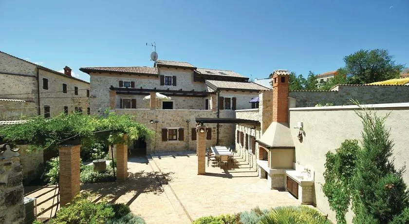 Holiday Home Vizinada 0*,